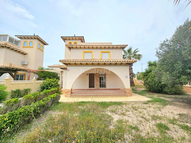 Foto 886f927c-f191-43ea-b293-f5e79d7c7442. Chalet gran villa en La Marina, 3 hab, 2 baños en Elche / Elx