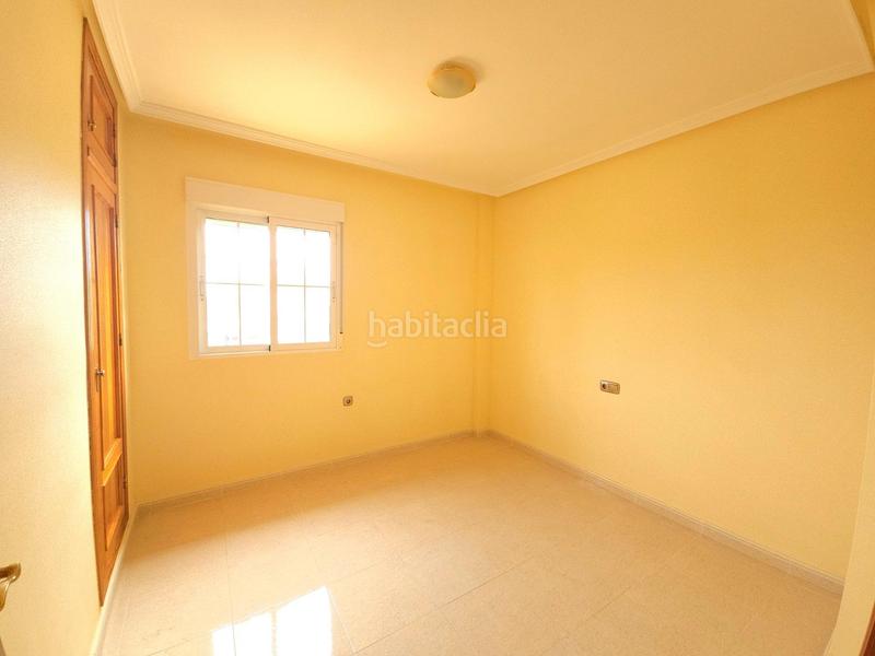 Foto 96b432ac-58ab-406d-bc99-5ff6aa9ed150. Chalet gran villa en La Marina, 3 hab, 2 baños en Elche / Elx