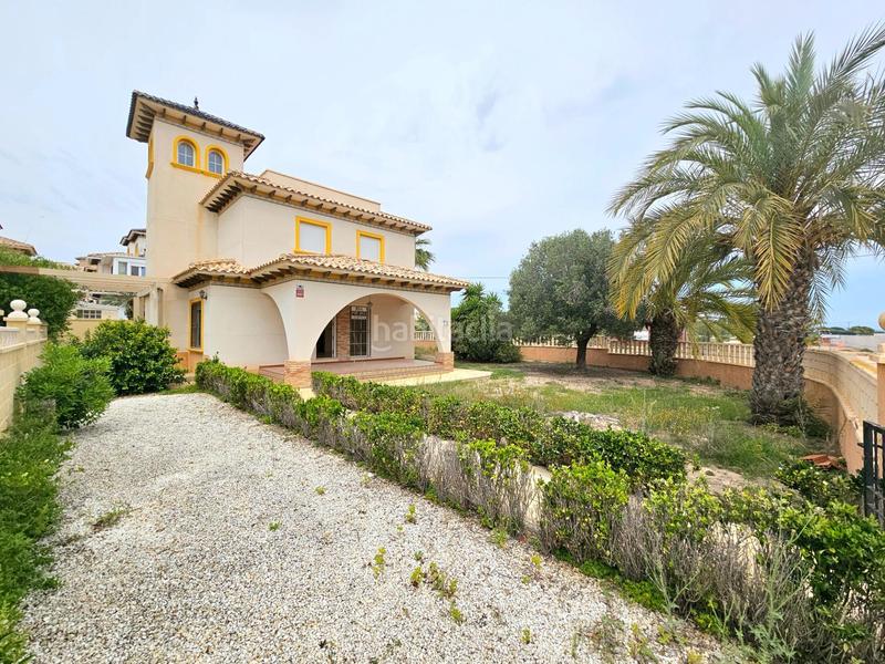 Foto 998e144c-2e99-4a49-802b-824c919245e1. Chalet gran villa en La Marina, 3 hab, 2 baños en Elche / Elx