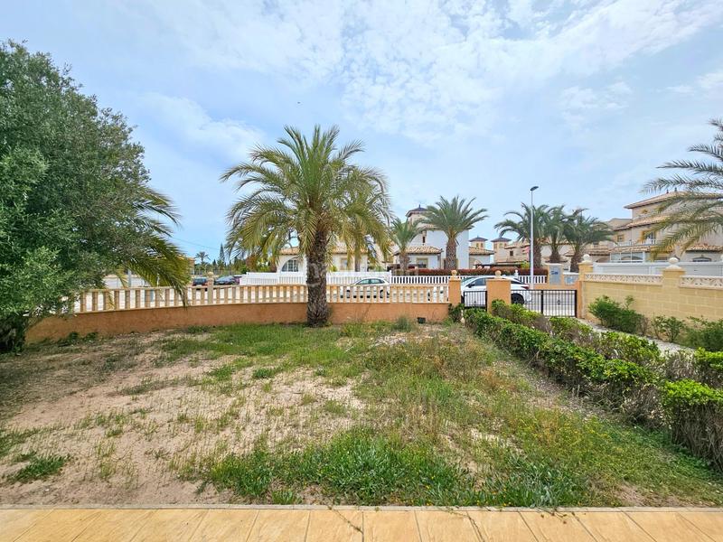 Foto a6cf0258-dd9c-4f7c-ac92-7f32c7c9c8ad. Chalet gran villa en La Marina, 3 hab, 2 baños en Elche / Elx