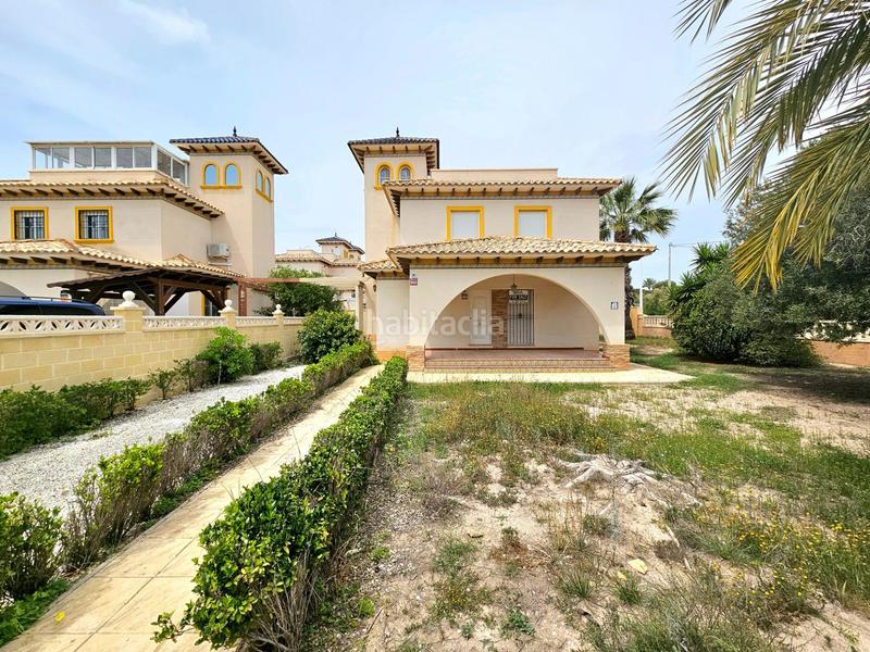 Foto a8687114-7ccf-4255-a757-e442d52e6c02. Chalet gran villa en La Marina, 3 hab, 2 baños en Elche / Elx