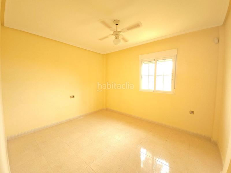Foto b67bec89-a030-42cb-906c-ec909631d1ee. Chalet gran villa en La Marina, 3 hab, 2 baños en Elche / Elx