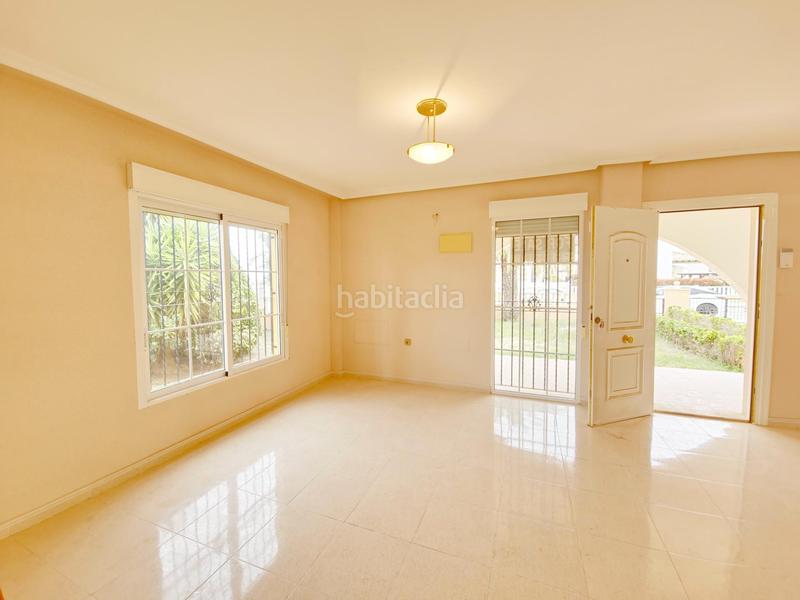 Foto bba57177-6a80-4be0-910b-7eb2fe8beea4. Chalet gran villa en La Marina, 3 hab, 2 baños en Elche / Elx