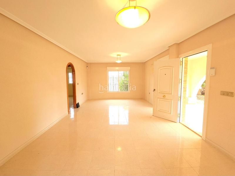 Foto d19fc517-6b21-4cea-ab1e-c190176980c0. Chalet gran villa en La Marina, 3 hab, 2 baños en Elche / Elx
