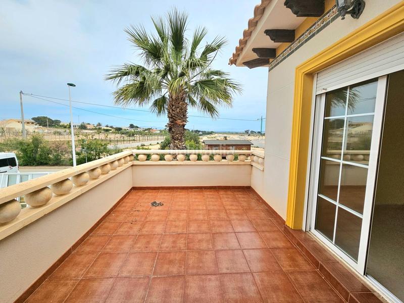 Foto d7fa105e-fb00-4de6-9cb9-085e294ba41a. Chalet gran villa en La Marina, 3 hab, 2 baños en Elche / Elx