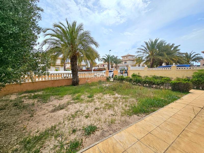 Foto db97d497-d950-48bd-83cd-88a73ce37554. Chalet gran villa en La Marina, 3 hab, 2 baños en Elche / Elx