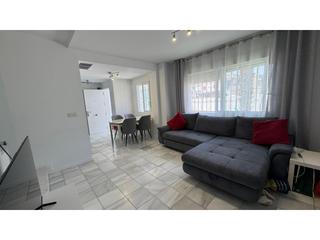 Chalet en Aguas Nuevas. Gran chalet adosado en torrevieja, 2 hab, 2 baños