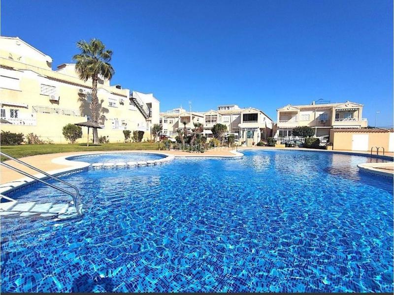 Foto 8cae7467-e531-47e7-aaa2-9bcace3e454d. Casa gran bungalow costa, 2 hab, 1 baño en Playa Flamenca Orihuela