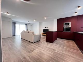 Apartament a Puerto Deportivo. Gran apartamento reformado a 100 metros de la playa en torreviej