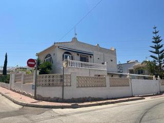 Chalet in Zona Carrefour - Urbanizaciones. Gran chalet independiente en torrevieja, 3 hab, 3 baños