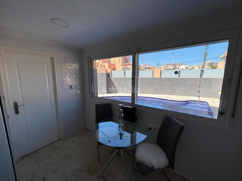 Foto 0c3d66ca-81fc-4471-8a77-048826175edd. Chalet dans Avenida Habaneras - Curva de Palangre Torrevieja