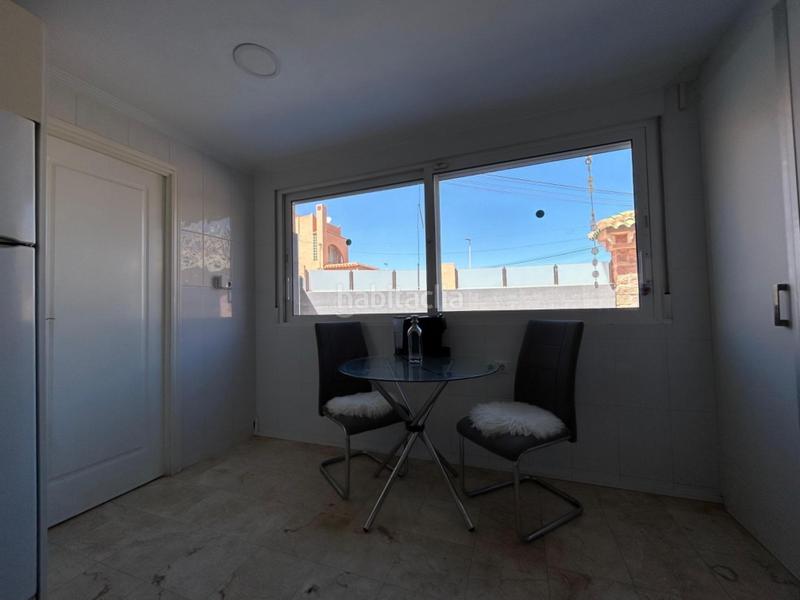 Foto 1c5e2742-46c5-4ac5-b6e9-de8378e25098. Chalet dans Avenida Habaneras - Curva de Palangre Torrevieja