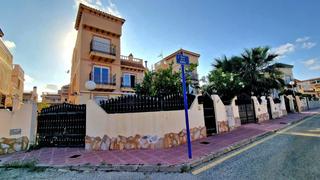 Casa adossada a La Florida. Gran adosado en orihuela costa, 3 hab, 2 baño