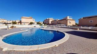 Casa a Gaspar Perelló. Gran bungalow en torrevieja, 3 hab, 1 baño, 1 aseo