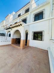 Casa in Zona Playa de los Locos. Gran casa tipo dúplex en torrevieja, 3 hab, 2 baños
