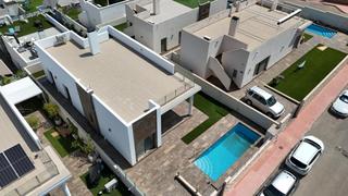Xalet a Orihuela Ciudad. Gran villa en villamartin, 3 hab, 2 baños