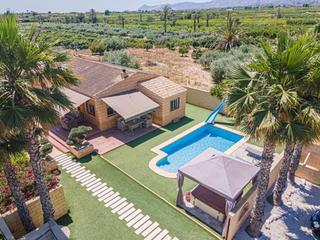 Casa a Albatera. Gran casa de campo en albatera, 5 hab, 4 baños