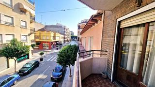 Appartement à Almoradí. Gran apartamento en torrevieja, 3 hab, 1 baño
