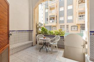 Apartament a Zona Playa del Cura. Gran planta baja en torrevieja, 2 hab, 1 baño