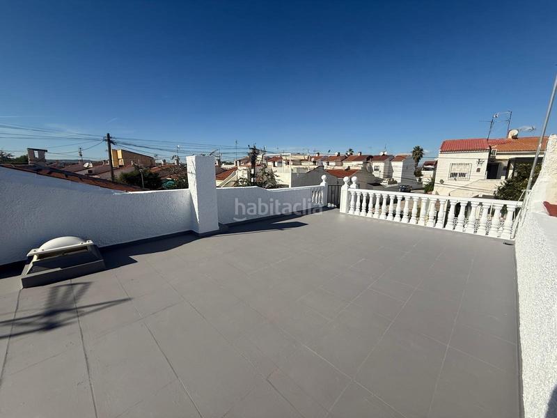 Foto 38207d3f-3f77-4bba-a886-e468df5d53a2. Casa gran bungalow , 2 hab, 1 baño en Zona Carrefour - Urbanizaciones Torrevieja