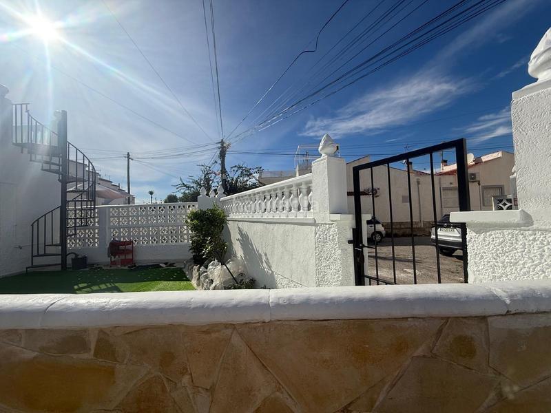 Foto 9e896ed9-d6a4-4c21-8411-f653a133a8d0. Casa gran bungalow , 2 hab, 1 baño en Zona Carrefour - Urbanizaciones Torrevieja