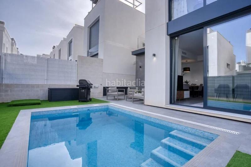 Foto c8bd5dd6-0582-40d2-875f-961965f45803. Maison jumelée dans La Florida Orihuela