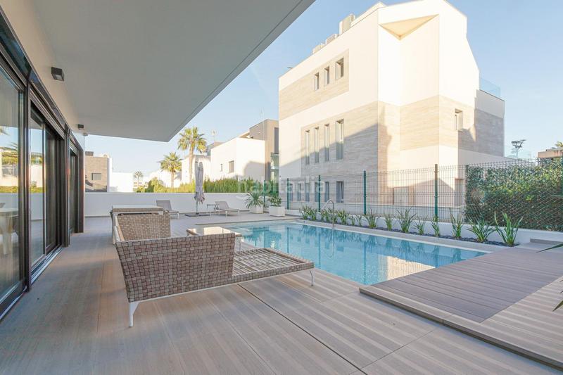 Foto 3395ba4c-d7e9-43ea-8304-434d9a7f4de6. Chalet in Campoamor Orihuela