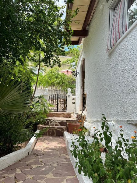 Foto 6dadca30-a0e6-46c3-86d6-db67f4bb741c. Chalet gran chalet con piscina propia , 4 hab, 2 baños en Gandia
