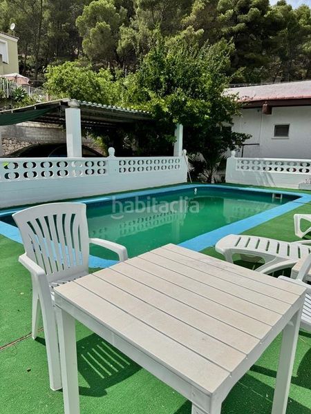 Foto 74574a44-df51-4ef5-8ed7-0f1a159f7a2c. Chalet gran chalet con piscina propia , 4 hab, 2 baños en Gandia