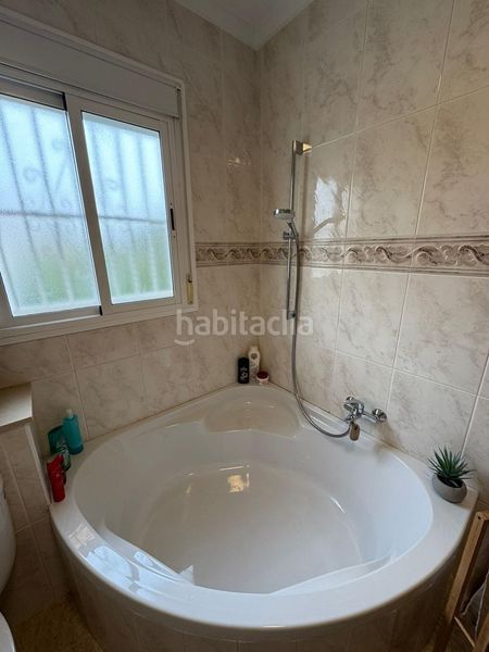 Foto fd4c9907-ff3b-4a84-a2bb-8fa2b262c6e8. Casa adossada a Rojales