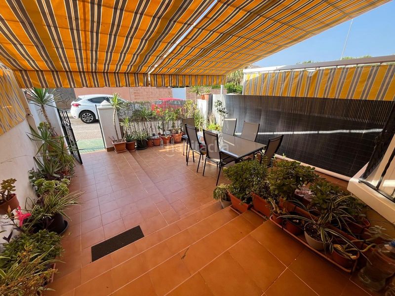 Foto d7734e0b-b933-4ab0-9138-a17f56bb0d37. Casa adossada a Puerto Deportivo Torrevieja