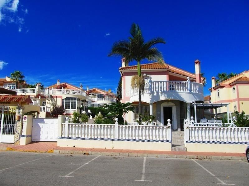 Foto 1f131305-150c-40b5-8d32-c6d56e642002. Chalet in Parque Acuático - Sector 25 Torrevieja