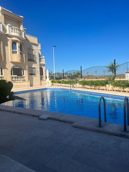Foto 4b8a7322-daf5-460d-a871-f749fde8a463. Àtic a Zona los Frutales Torrevieja