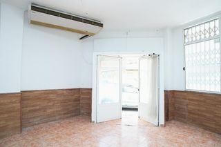 Local Comercial a Avenida Habaneras - Curva de Palangre. Gran local con posibilidad de hacer 2 viviendas en torrevieja