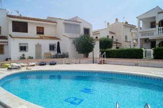 Haus in Punta Prima. Gran bungalow bajo en punta prima 2 hab, 1 baño