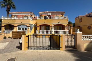 Casa adossada a La Regia. Gran adosado en orihuela 2 hab, 2 baños