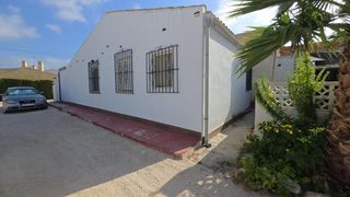 Haus in Los Balcones-Los Altos. Gran bungalow en torrevieja 3 hab, 2 baños