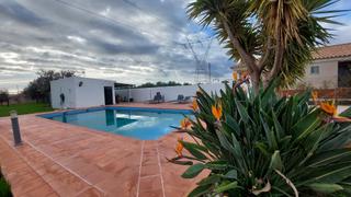 Chalet à Madrigal. Chalet con piscina en vila-real