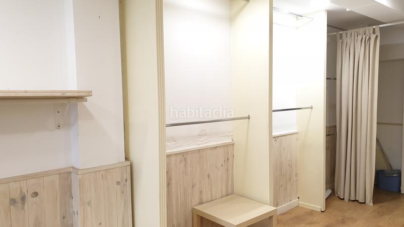 Foto c99d4b11-f6e9-4c2f-ba2e-d6503f40e2db. Local comercial a Baix Guinardó Barcelona