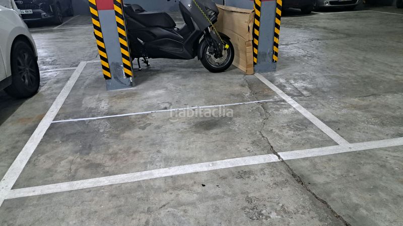 Foto f34c09ac-0e3d-4f1d-bb95-7f0af8fbad7a. Aparcament de moto a Baix Guinardó Barcelona