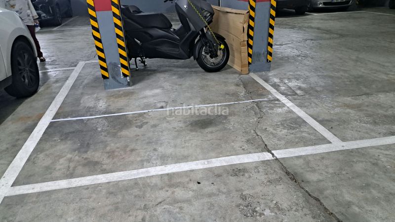 Foto fac70a6f-1944-448d-a0dc-a13a85d36fb9. Aparcament de moto a Baix Guinardó Barcelona