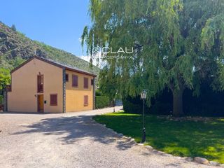 Rent Semi detached house in Rue de faytou 1. Casa con jardín en latour de carol  agosto