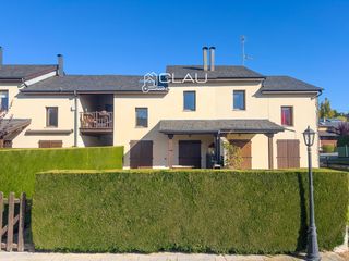 Location Maison jumelée à Des jardins 13. Casa llum de osseja