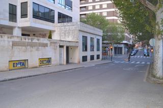 Local Comercial a Calle de la universidad 2. Local en venta