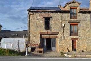 Xalet a Barrio d'a posada 8. Casa en venta