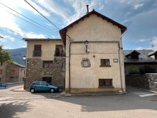 Chalet in Villanúa. Chalet pareado en venta en calle de la iglesia, 9 villanúa