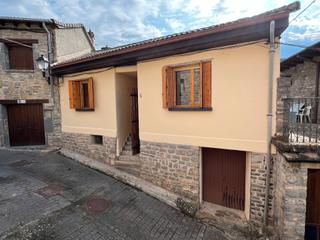 Casa a Castiello de Jaca. Casa de pueblo en venta en calle la iglesia, 8