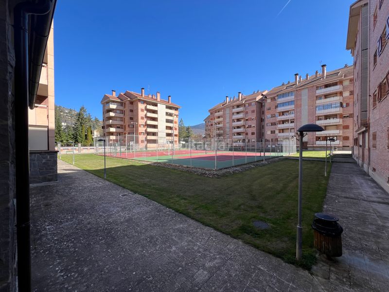 Foto fd467096-7d0f-4bbd-83a8-8f7d9d894718. Pis a calle de artaso 1 a Palacio de Hielo Jaca