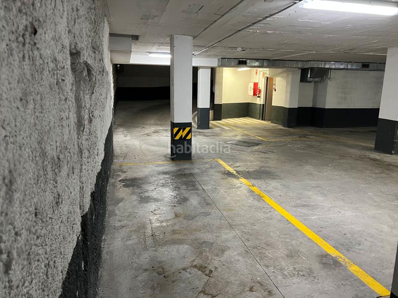 Foto ff3d8e32-a414-4cc9-ba10-6fc93ec0003e. Parking coche en Centre Sabadell
