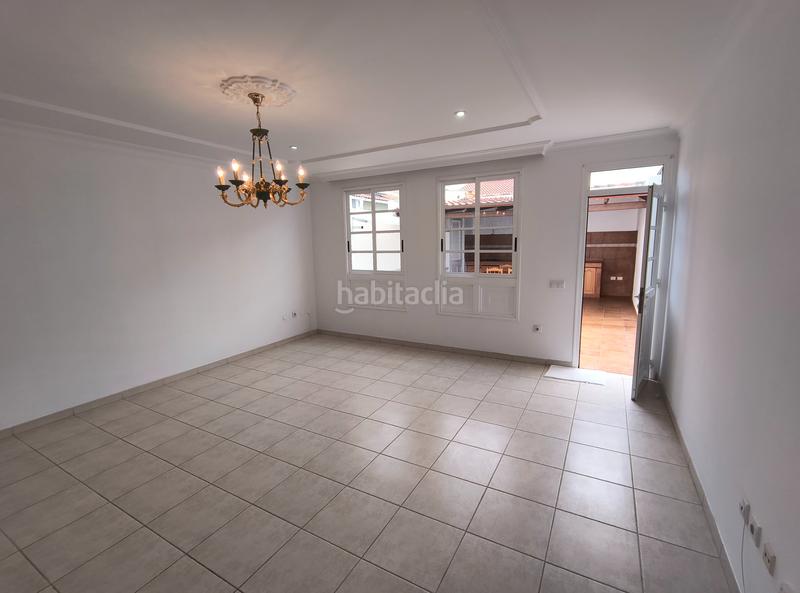 Foto a3410ec4-074d-40f4-9330-66b6a1250676. Chalet gran potencial que tiene el inmueble en Centro Orotava (La)